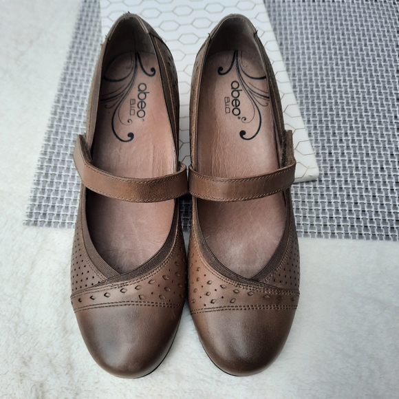 Abeo Noelle Comfort Pumps Perforated Cap Toe Mary Jane 7 Narrow Tan Leather Fall - Picture 4 of 12
